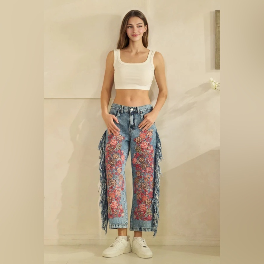 BP1145 Washed Embroidery Side Fray Jeans